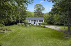 3 Laurel St, Hubbardston, MA 01452