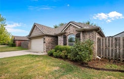120 Sullivans Wy, Centerton, AR 72719