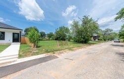 112 Field St, Luling, TX 78648