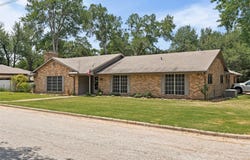 1101 E 19th St, Cameron, TX 76520