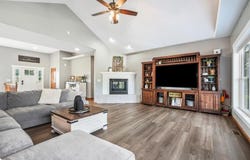7997 218th Ave, Martelle, IA 52305