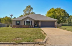 603 S Sunmeadow Drive, Strafford, MO 65757