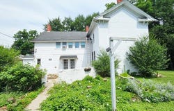 416 E Sycamore St, Louisa, KY 41230