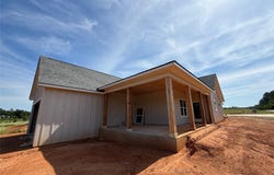 111 W Cupit Way, Gladewater, TX 75647