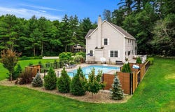 8 Leni Road, Windham, NH 03087