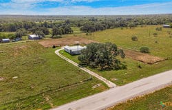 240 E Frontage Road, Victoria, TX 77905