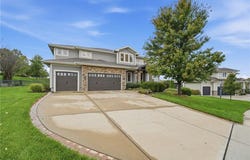 320 NW Thoreau Circle, Lee's Summit, MO 64081