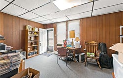 100 Wynoka St, Carrick, PA 15210