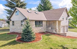 3016 S 5th Avenue, Escanaba, MI 49829
