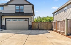 1810 CEDAR BROOK Dr, Eugene, OR 97402