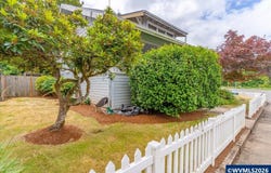 380 Owens (& 1102 Fairmount) St S, Salem, OR 97302