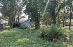 602 E 1st St, Plankinton, SD 57368