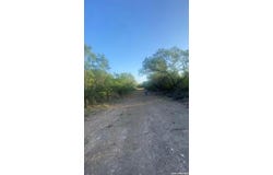 490 D Chavarria Rd, Eagle Pass, TX 78852