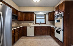 2931 SW Arrowhead RD, Topeka, KS 66614