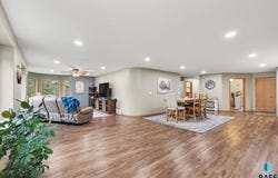 905 N Union Ave, Madison, SD 57042
