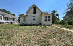 327 S 2nd St, Osborne, KS 67473
