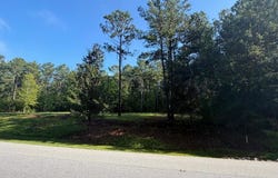 407 Eagles Harbor Dr., Hodges, SC 29653