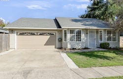 210 S MEREDITH Dr, Newberg, OR 97132