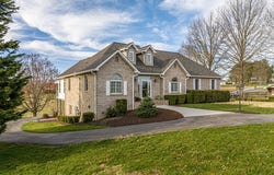 625 Locust St NW, Abingdon, VA 24210-2507