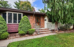 77 Schwin Drive, Clark Twp., NJ 07066-2724