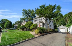 37 Kensington Ave, Norwood Boro, NJ 07648-1919