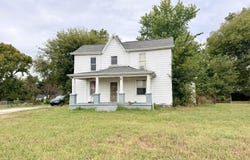 2629 E Division Street, Springfield, MO 65803
