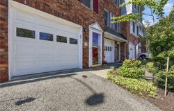 1301 Timberidge Dr, Bethel Park, PA 15102