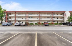 9420 S Hollybrook Lake Dr, Pembroke Pines, FL 33025