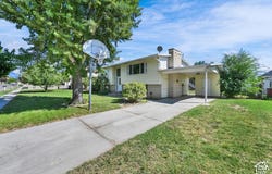1439 W 2600 N, Clinton, UT 84015