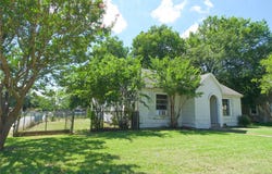 901 N Howeth, Gainesville, TX 76240