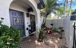 6633 NW 178th Ter, Hialeah, FL 33015