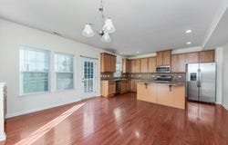 212 Commerce Street E, Aurora, IL 60504