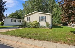 28034 Charlemagne, Romulus, MI 48174