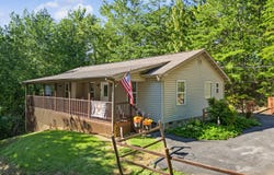 1533 Honey Bee Cove Way, Pigeon Forge, TN 37863