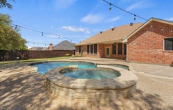 415 Valley View Lane, Krum, TX 76249