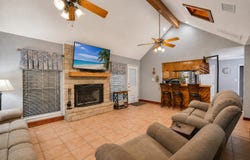 841 Sunnyvale Pl, Uvalde, TX 78801