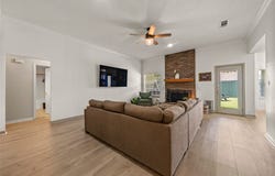 104 W Jade Drive, Hewitt, TX 76643