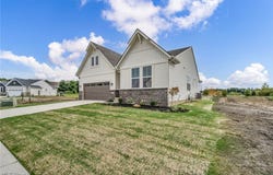 824 Colesbourne Circle, Green, OH 44685