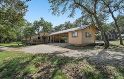 200 OAK VALLEY DR, Wimberley, TX 78676