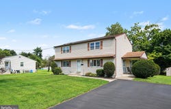 215 MAPLE Street, WARMINSTER, PA 18974