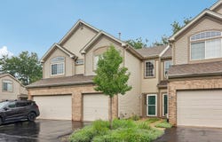 984 Parkhill Circle, Aurora, IL 60502