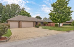 4571 S Park Avenue, Springfield, MO 65810