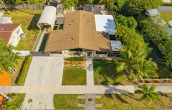 2485 NE 214th St, Miami, FL 33180