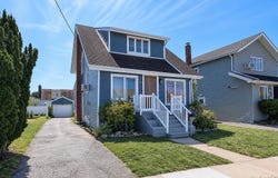 17 Ray Street, Freeport, NY 11520