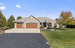 4440 RAVINE Way, OSHKOSH, WI 54904