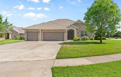 1935 N Pavilion Place, Strafford, MO 65757