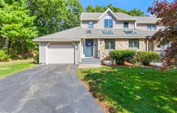 11 Magnolia Dr, Franklin, MA 02038