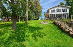 3011 E Lakeshore Drive, Brooklyn, IA 52211