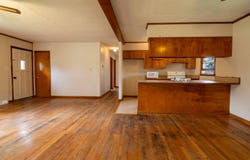 822 W 6th St, Cameron, MO 64429