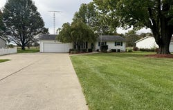 3076 Oak Dr, Bucyrus, OH 44820